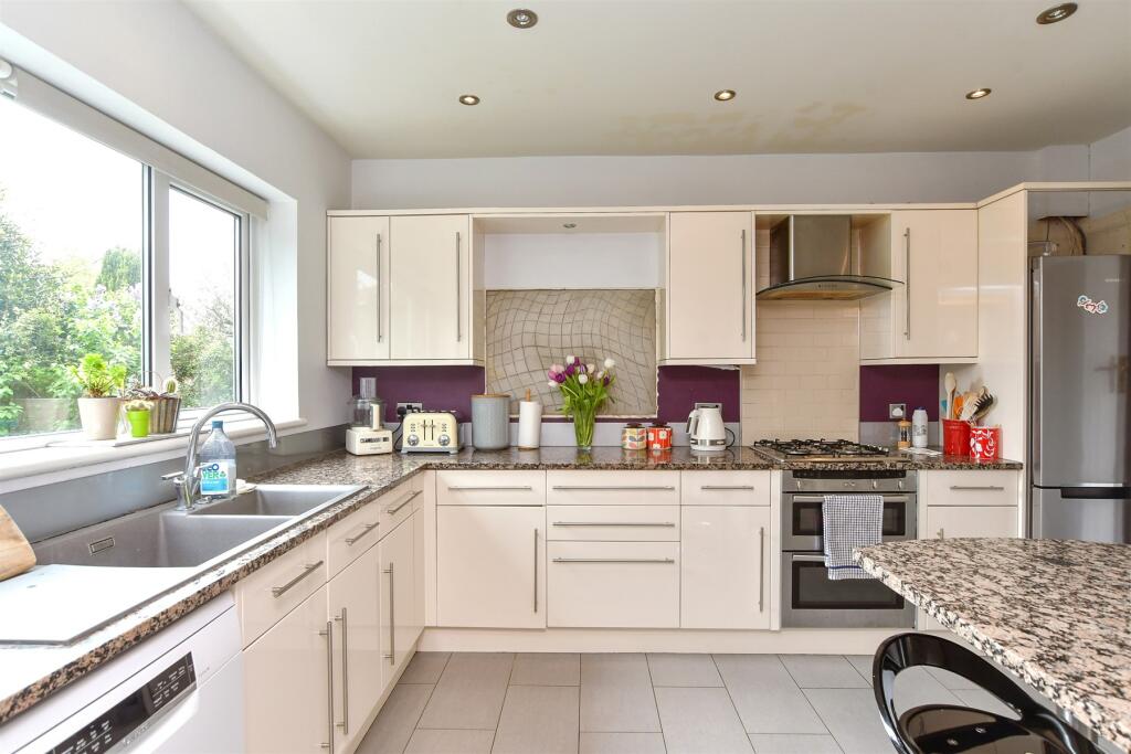 3 bedroom detached house for sale in Lockitt Way, Kingston, Lewes, East