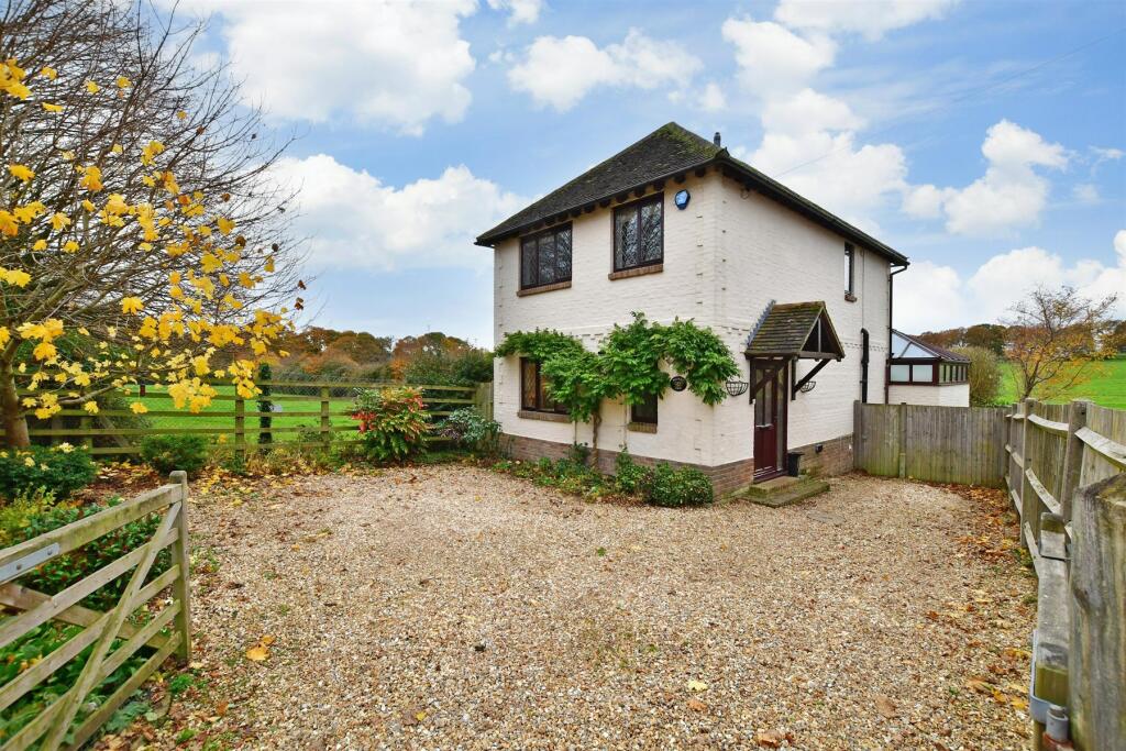 3 bedroom cottage for sale in Nutbourne Road, Nutbourne, Pulborough