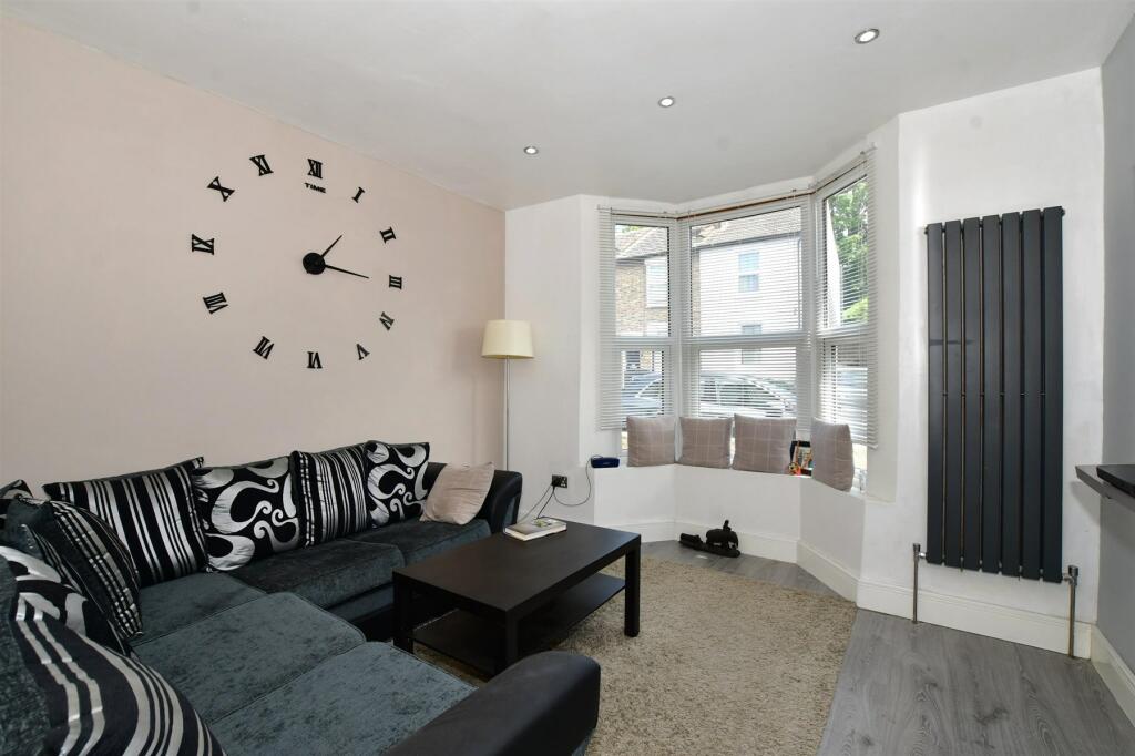 2 bedroom end of terrace house for sale in Sussex Road, South Croydon