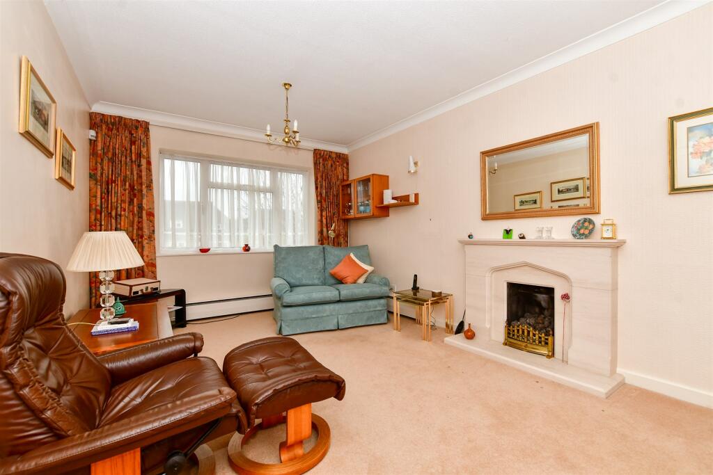 3 bedroom detached house for sale in Ewhurst Avenue, South Croydon