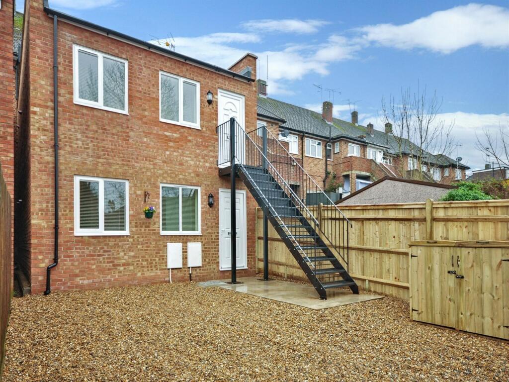 1 bedroom apartment for sale in Dovers Green Road, Reigate, Surrey, RH2