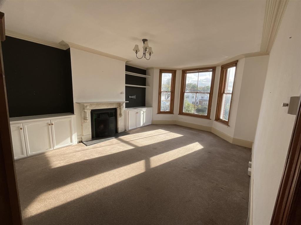 2 bedroom apartment for sale in Smoke Lane, Reigate, Surrey, RH2