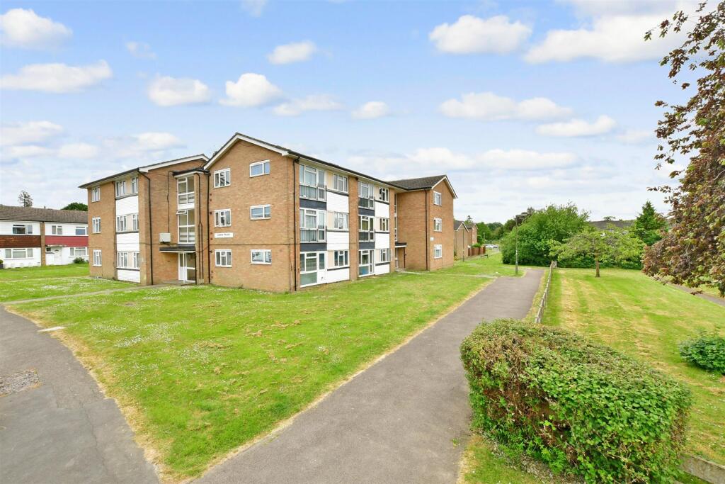 1 bedroom flat for sale in Castle Drive, Reigate, Surrey, RH2