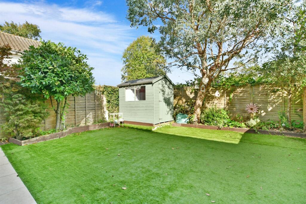 3 bedroom end of terrace house for sale in Burnham Drive, Reigate