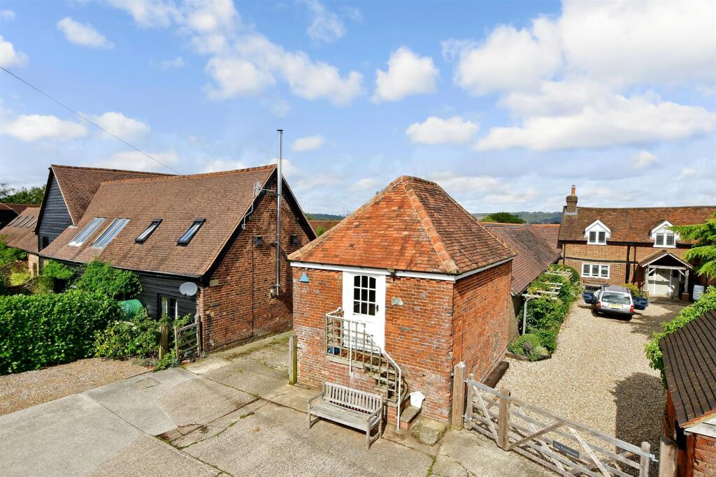 2 bedroom barn conversion for sale in Shellwood Road, Leigh, Reigate