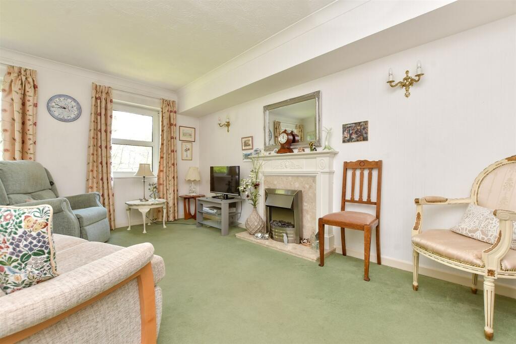 1 bedroom flat for sale in Bancroft Road, Reigate, Surrey, RH2