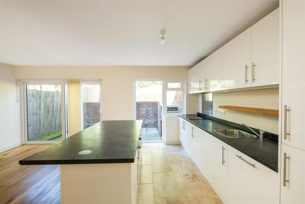 3 bedroom terraced house for sale in Harrison Close, Reigate, Surrey, RH2