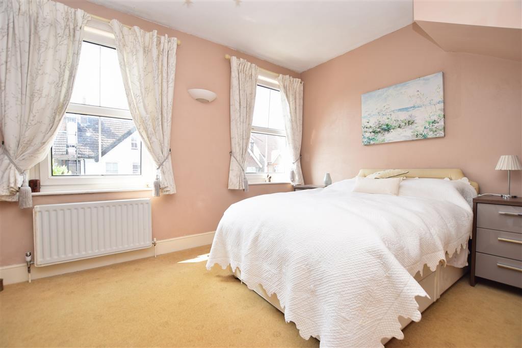 4 bedroom semidetached house for sale in Deerings Road, Reigate