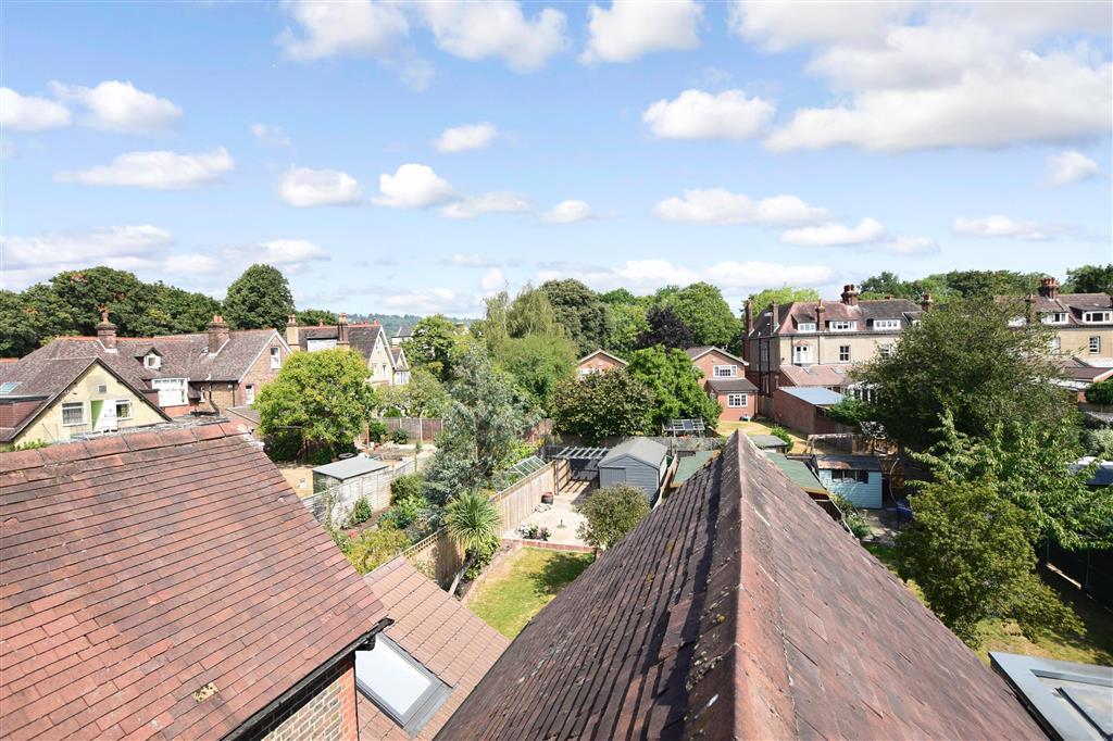 4 bedroom semidetached house for sale in Deerings Road, Reigate