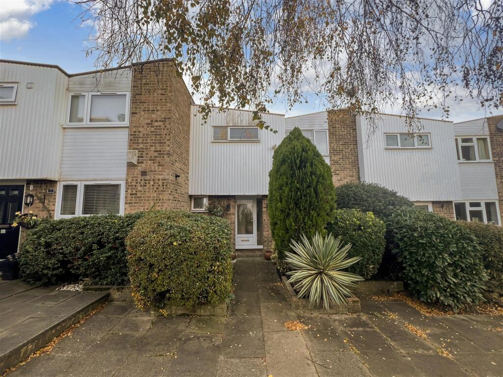 3 bedroom terraced house for sale in Regency Walk, Shirley, Croydon