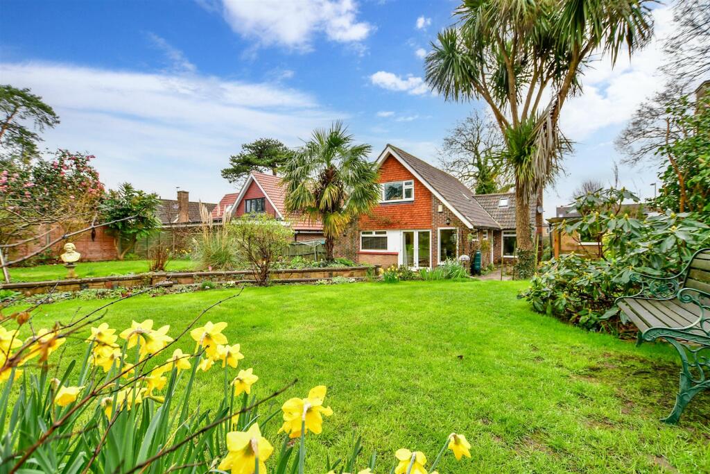 4 bedroom detached house for sale in Shirley Church Road, Shirley