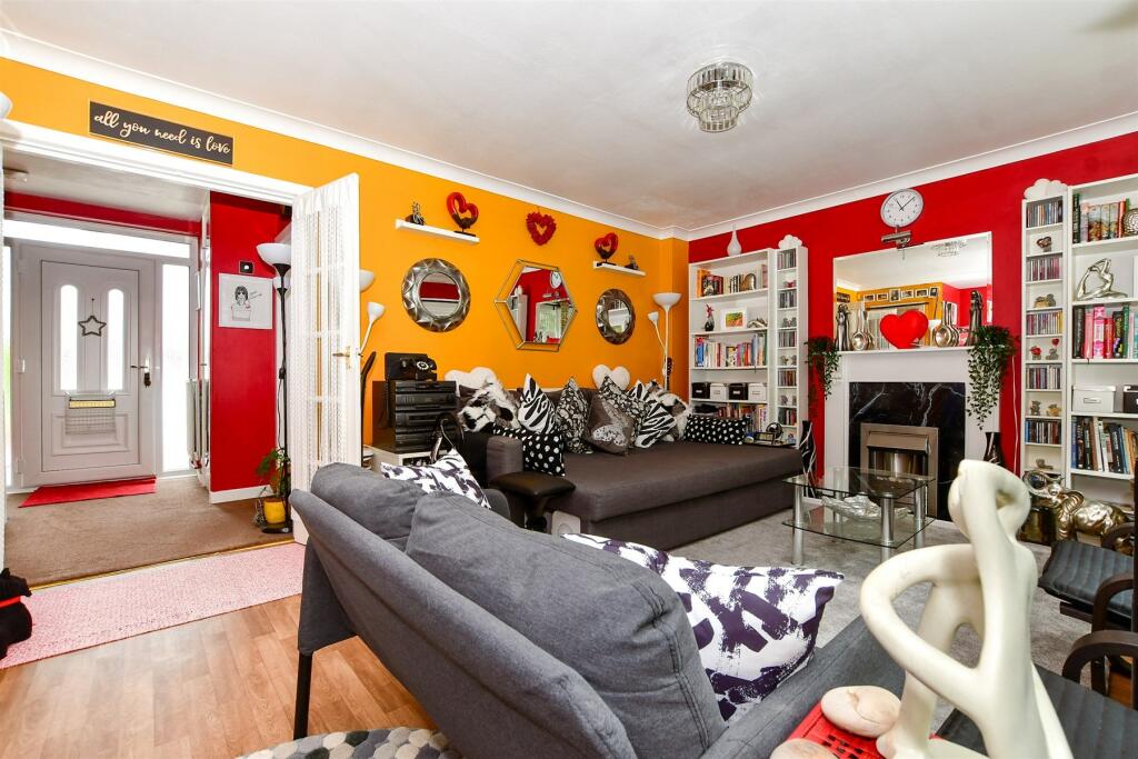 3 bedroom end of terrace house for sale in Sandrock Place, Shirley