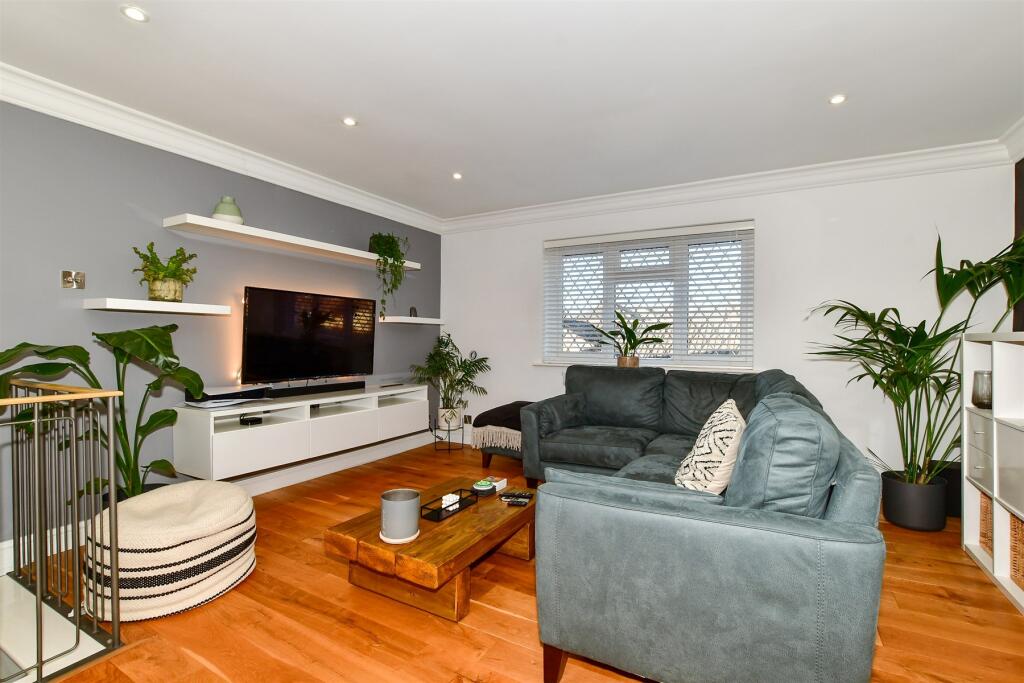 1 bedroom mews property for sale in Cedar Drive, Southwater, Horsham