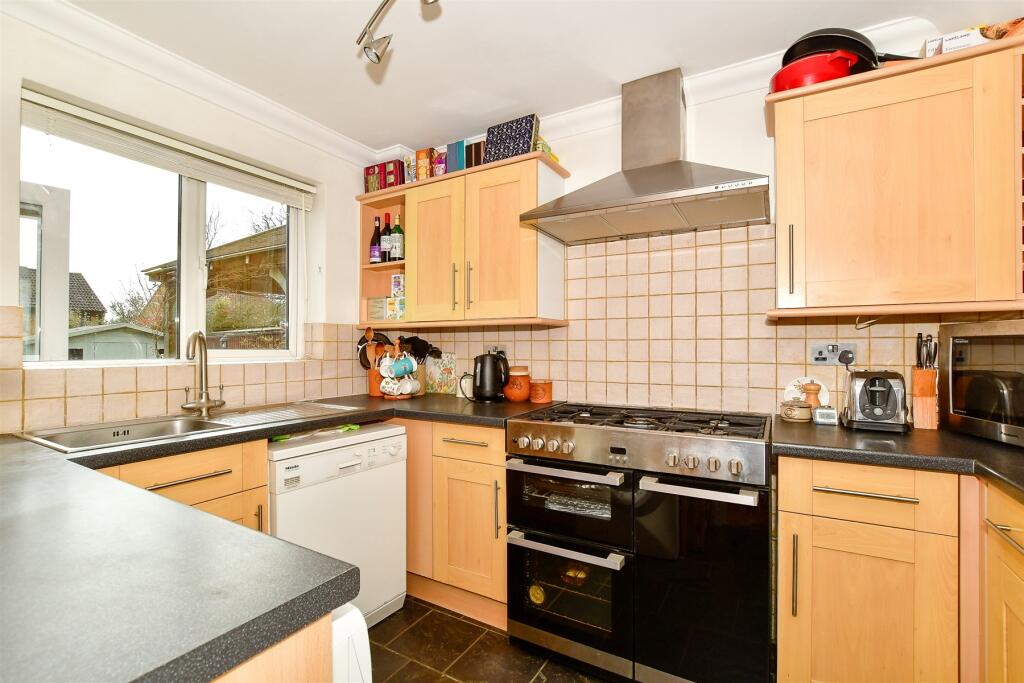 3 bedroom link detached house for sale in Bamborough Close, Southwater