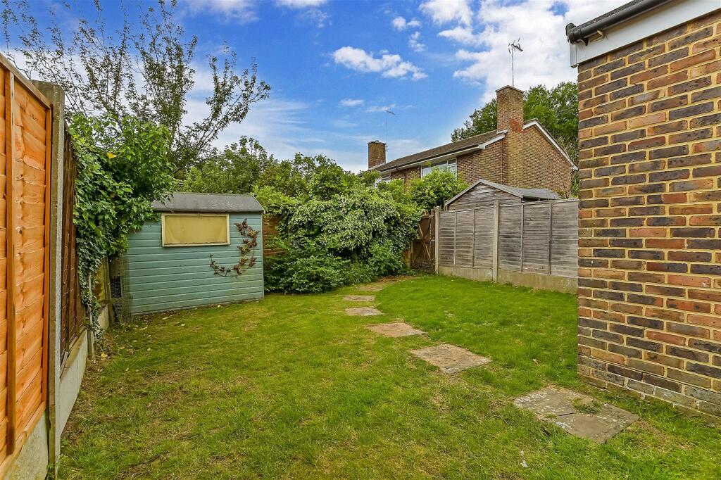 3 bedroom terraced house for sale in Ash Road, Southwater, Horsham