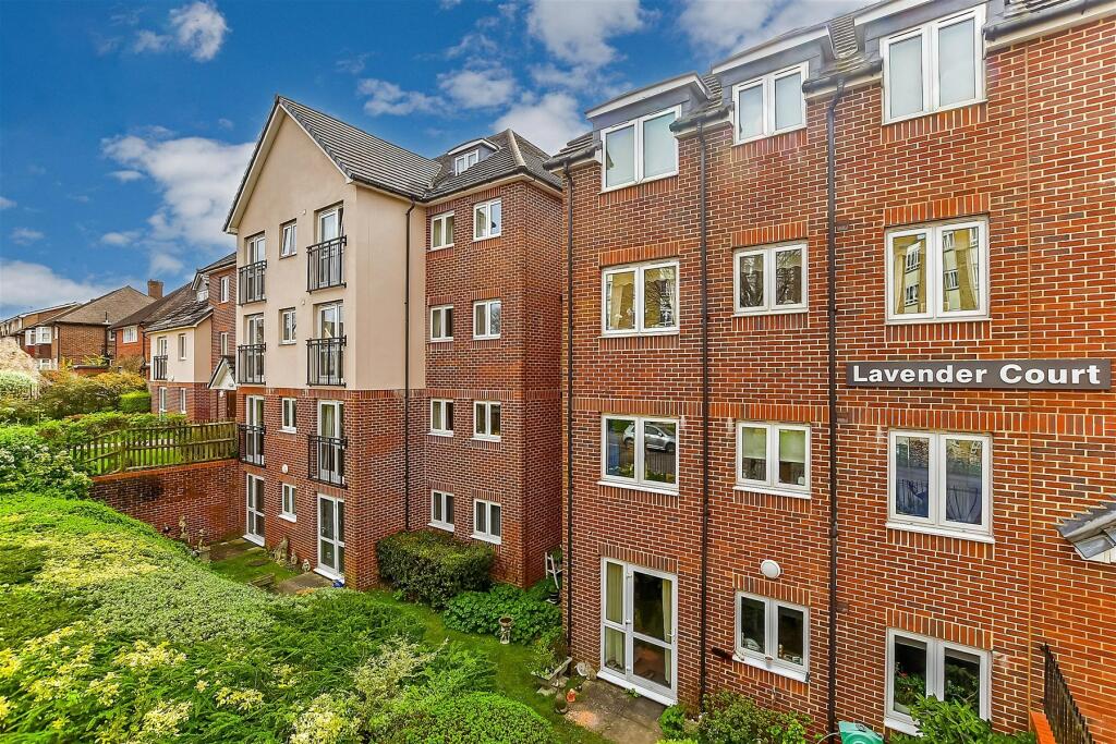 2 bedroom flat for sale in Cavendish Road, Sutton, Surrey, SM2