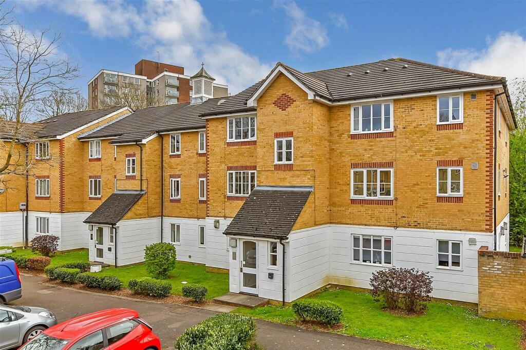 1 bedroom flat for sale in Chipstead Close, Sutton, Surrey, SM2