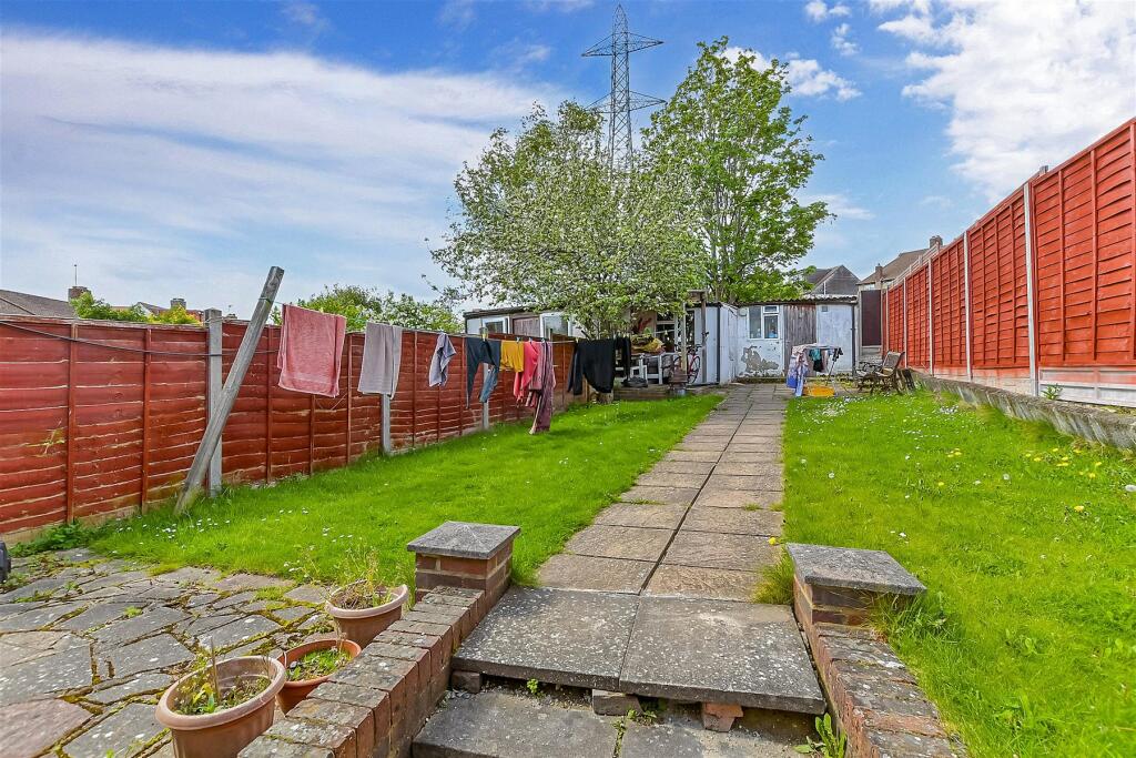 3 bedroom semidetached house for sale in Stonecot Hill, Sutton, Surrey