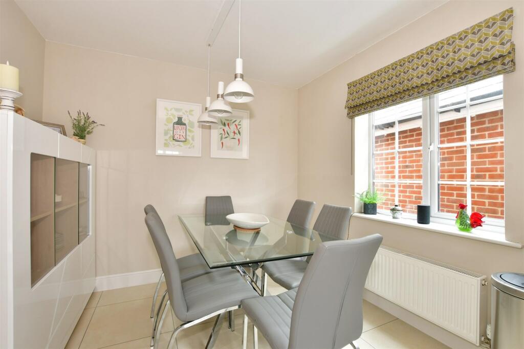 3 bedroom detached house for sale in Limestone Way, Maresfield