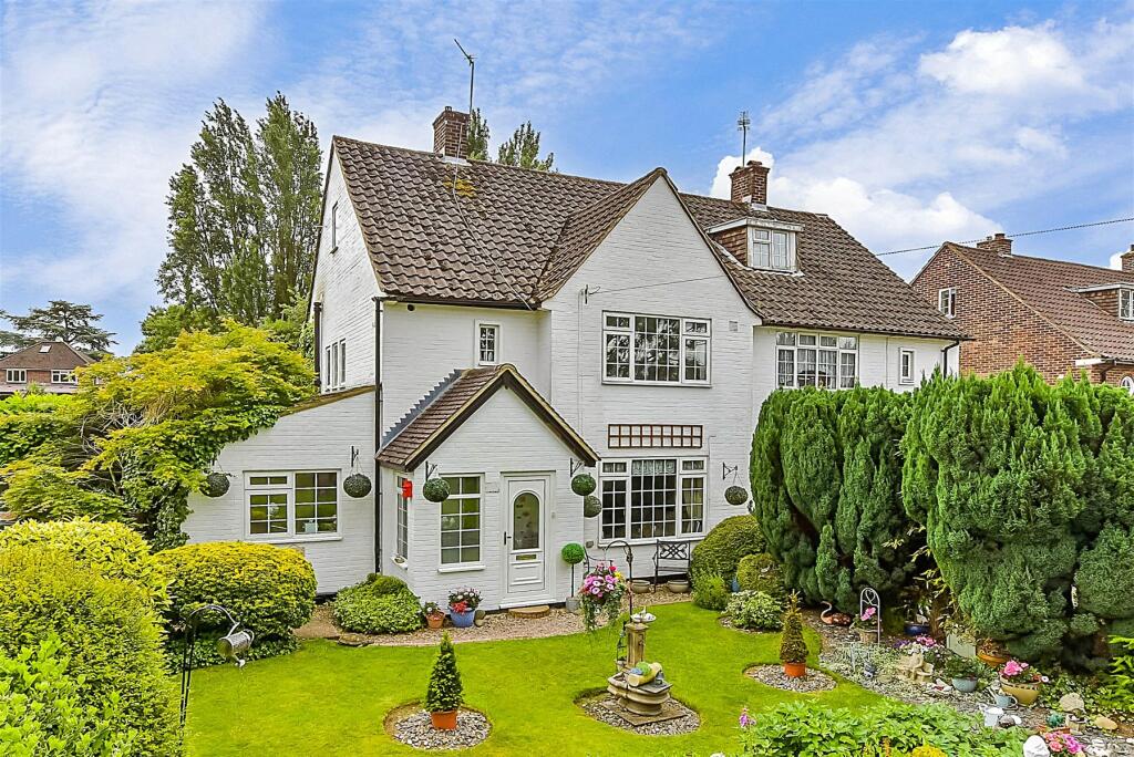 3 bedroom semidetached house for sale in Alington Grove, Wallington