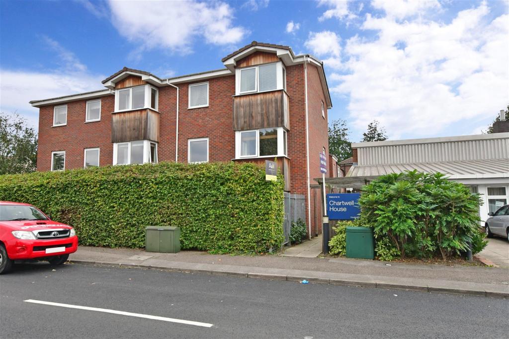 1 bedroom ground floor flat for sale in Barnado Drive, Barkingside, Ilford, Essex, IG6