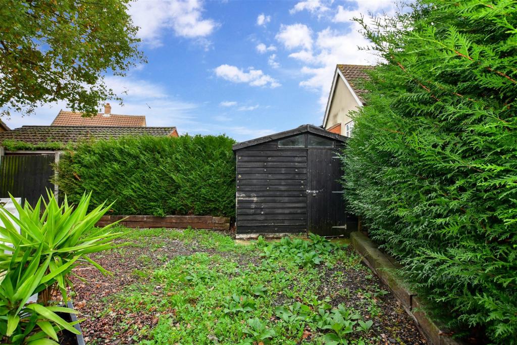 4 bedroom detached house for sale in Saling Green, Noak Bridge