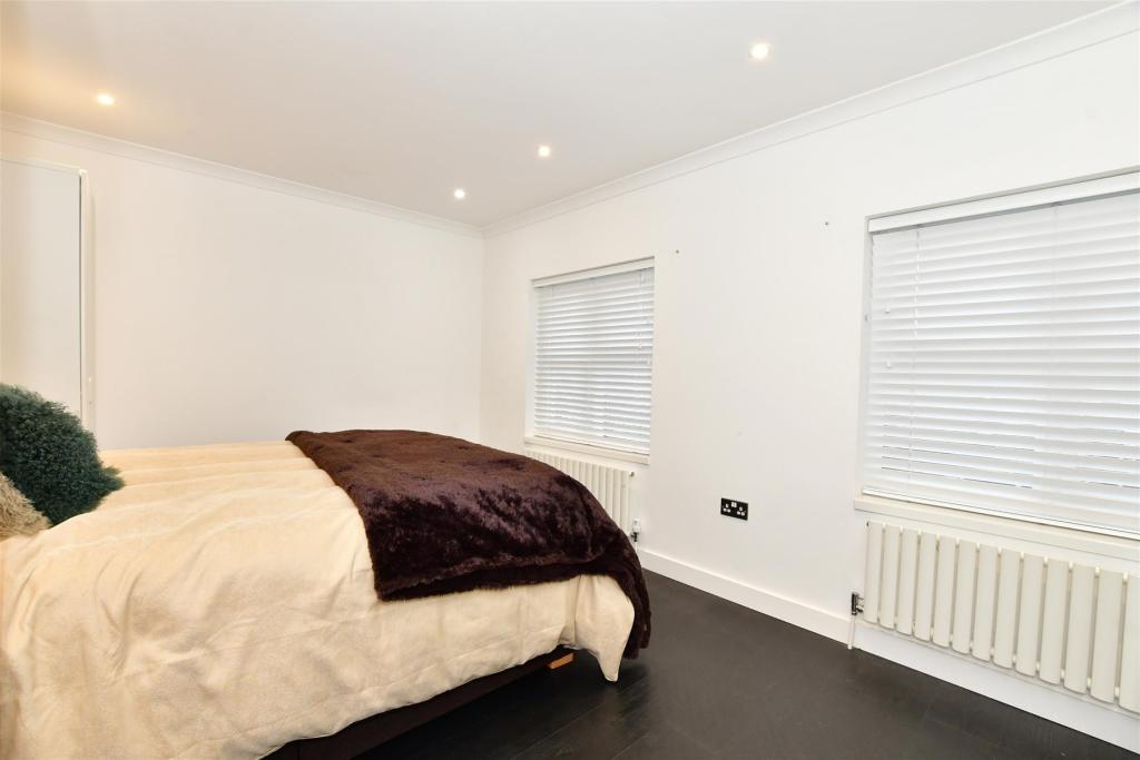 4 bedroom detached house for sale in Saling Green, Noak Bridge