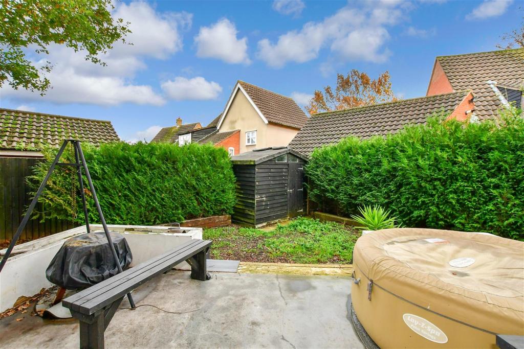 4 bedroom detached house for sale in Saling Green, Noak Bridge