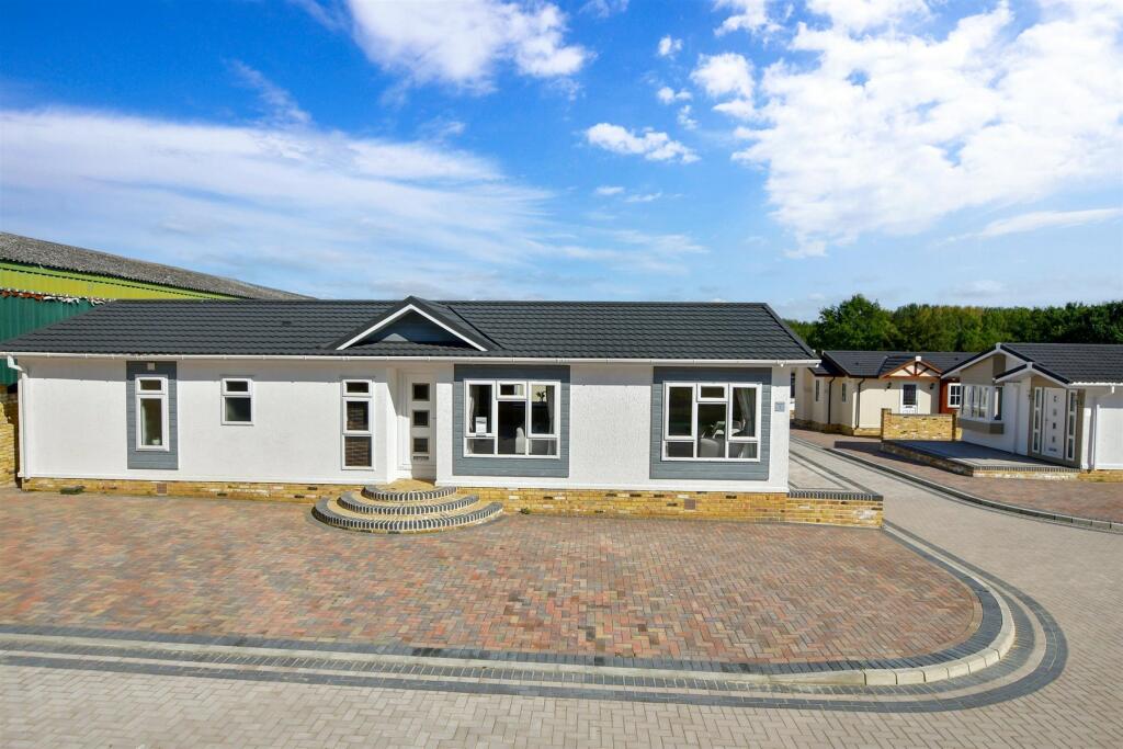 2 bedroom park home for sale in Crowsheath Estate, Hawkswood Road