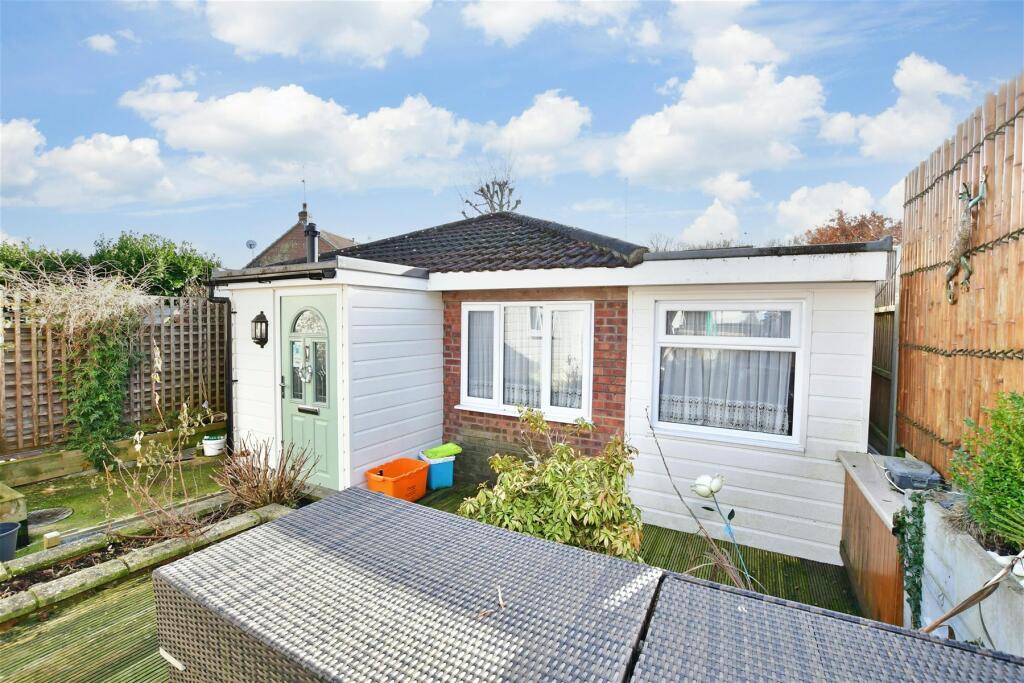3 bedroom semidetached bungalow for sale in Hillside Road, Billericay