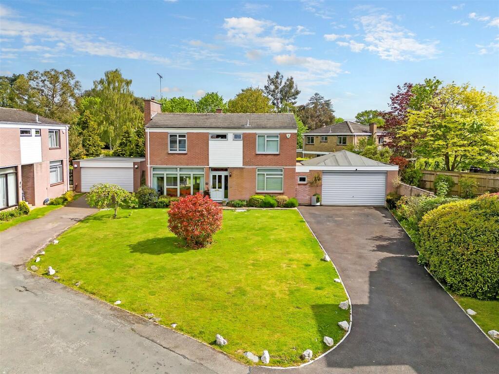 4 bedroom detached house for sale in Tor Bryan, Ingatestone, Essex, CM4