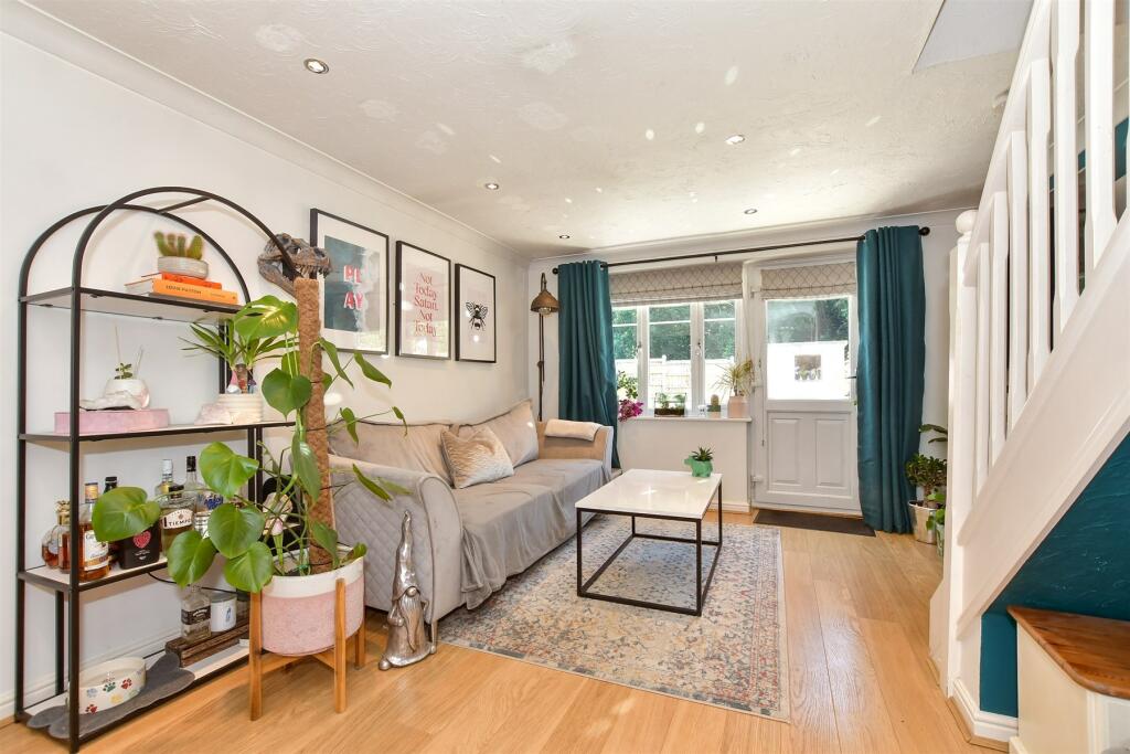 2 bedroom end of terrace house for sale in Whitesmith Drive, Billericay