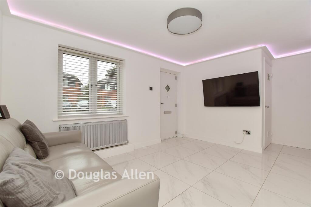 Main image of property: Lorrimore Close, Billericay, Essex