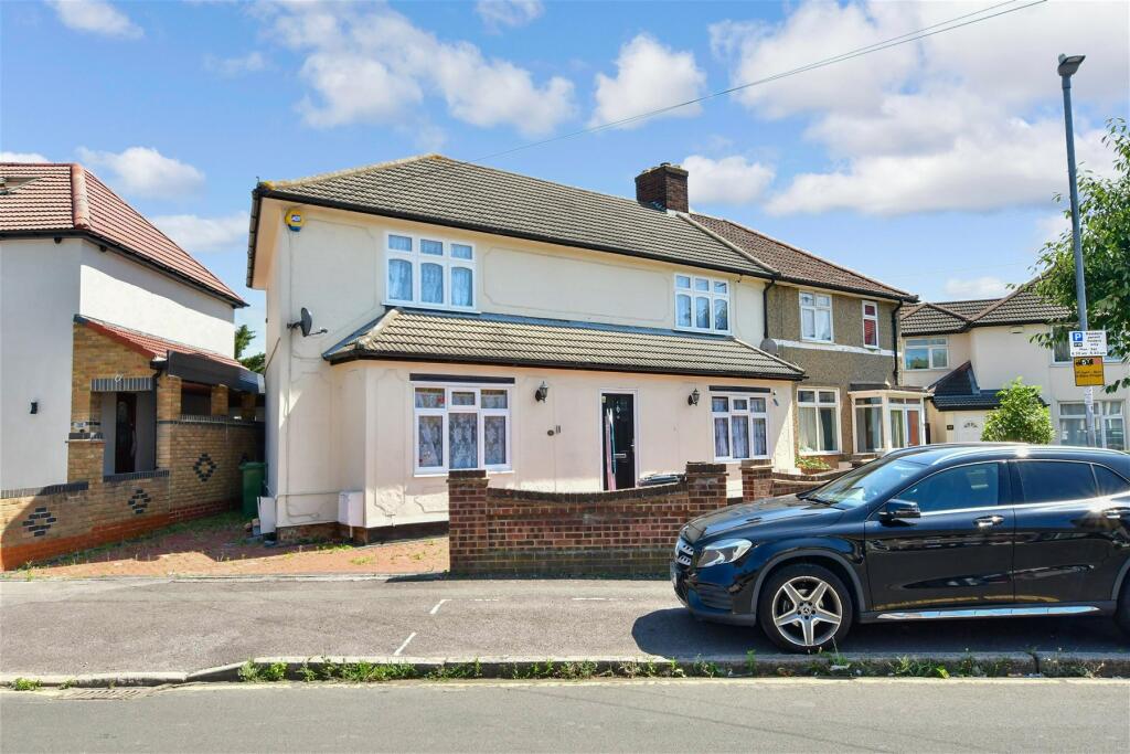 5 bedroom semidetached house for sale in Fanshawe Crescent, Dagenham