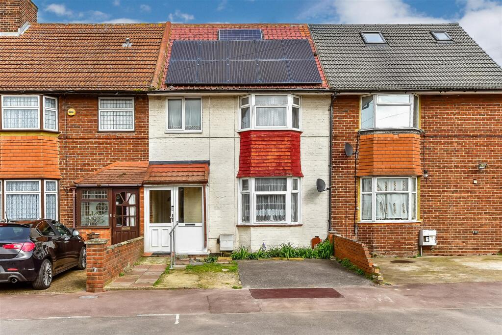 3 bedroom terraced house for sale in Stevens Road, Dagenham, Essex, RM8