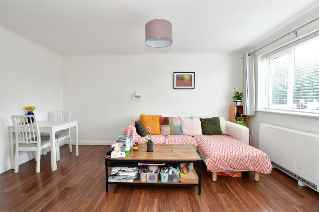 Main image of property: High Road, Chadwell Heath, Essex