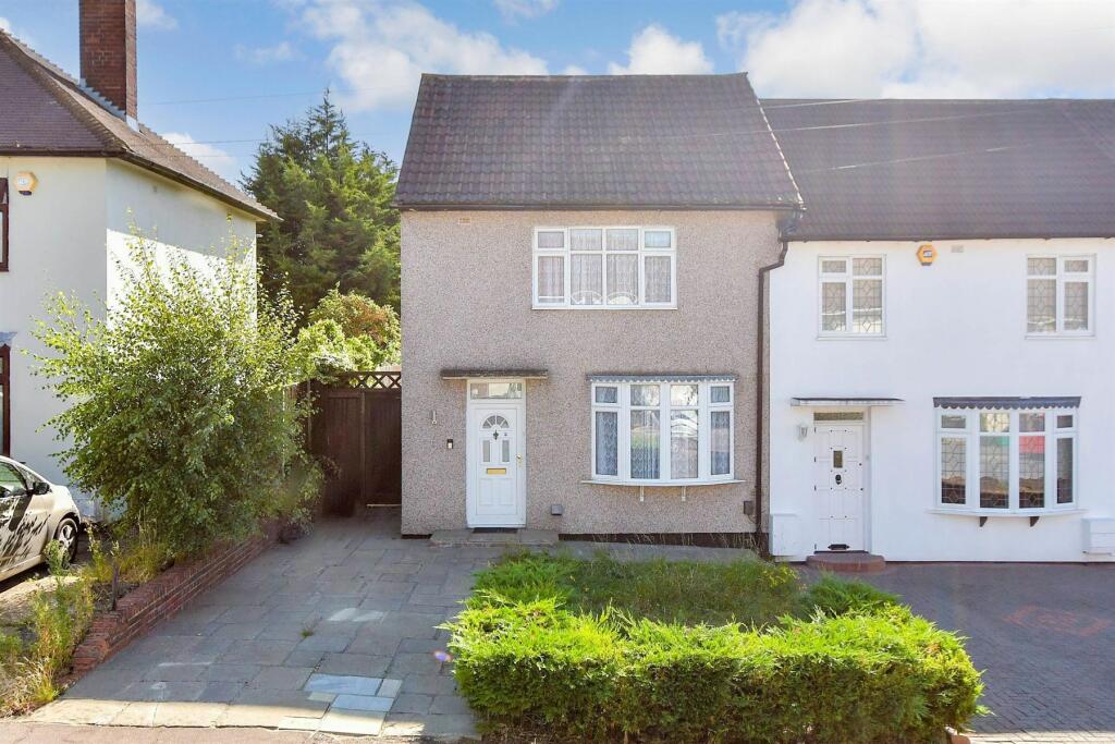 Main image of property: Fawn Road, Chigwell, Essex