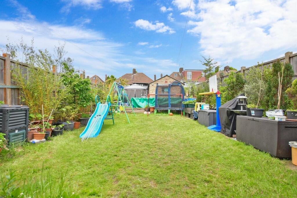 5 bedroom semidetached house for sale in Leadale Avenue, Chingford, E4