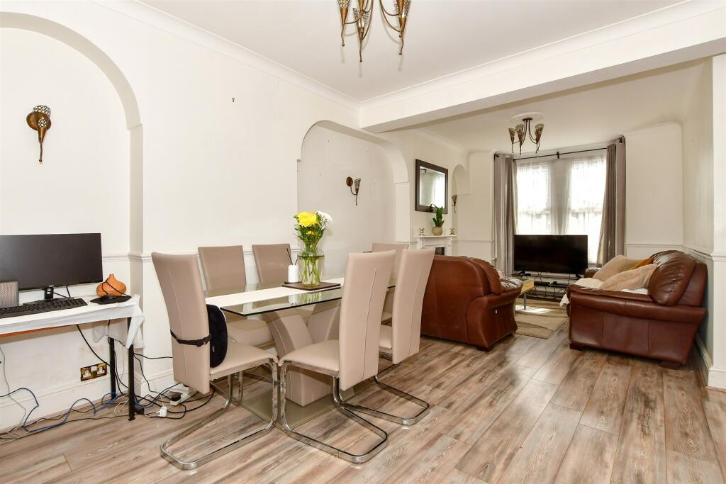 3 bedroom end of terrace house for sale in Westward Road, Chingford, E4