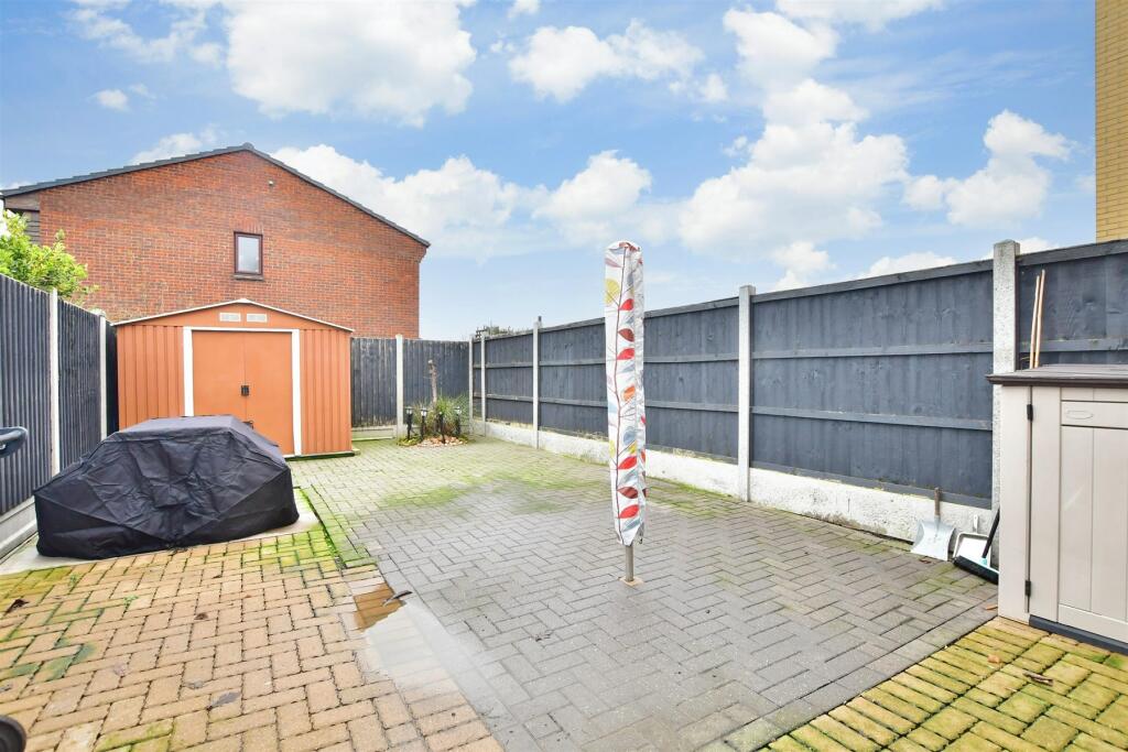 2 bedroom semidetached house for sale in Mill Road, Aveley, South Ockendon, Essex, RM15