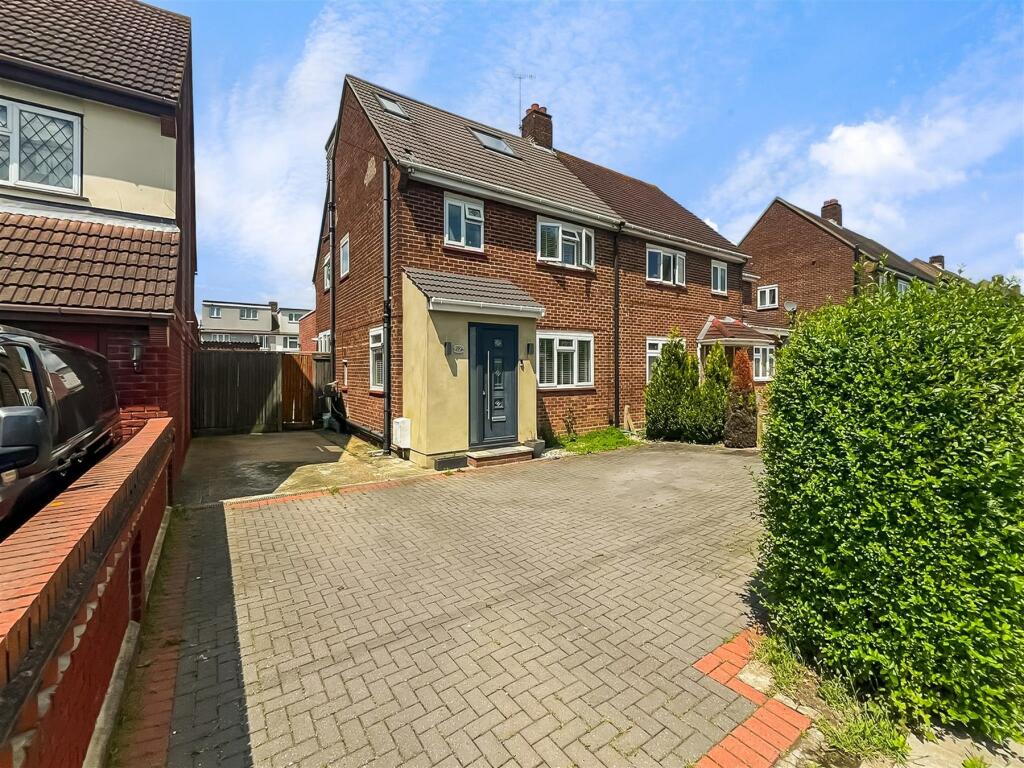 4 bedroom semidetached house for sale in Abbs Cross Lane, Hornchurch