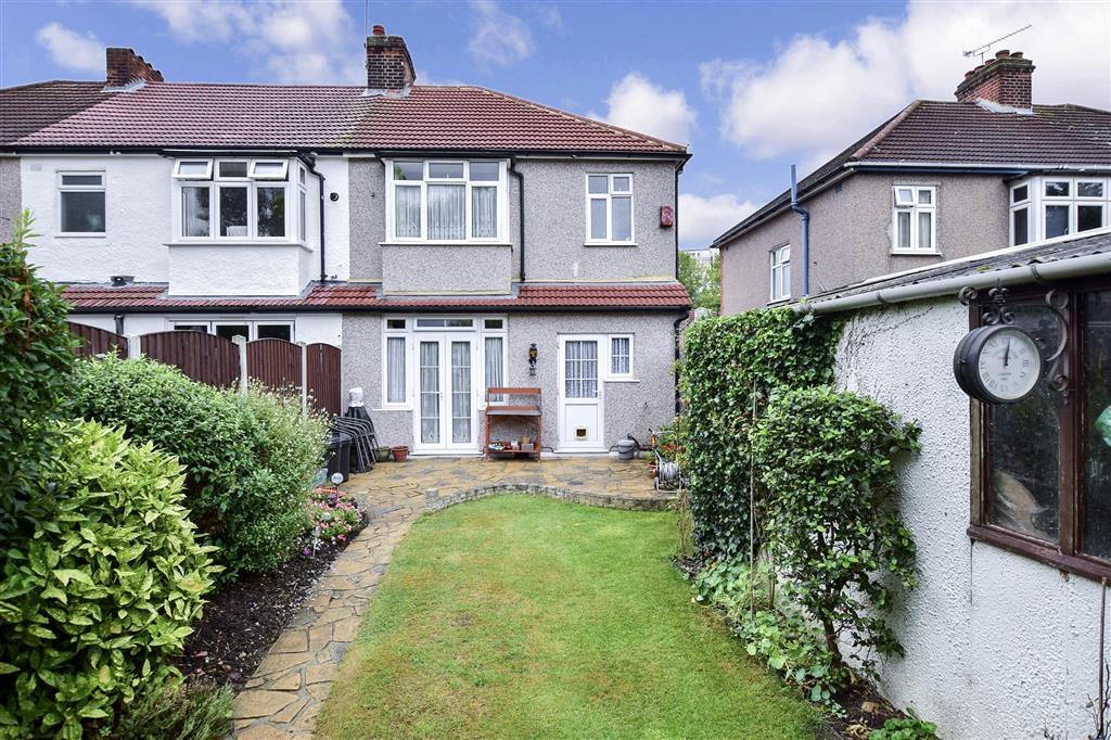 3 bedroom end of terrace house for sale in Slewins Lane, Hornchurch