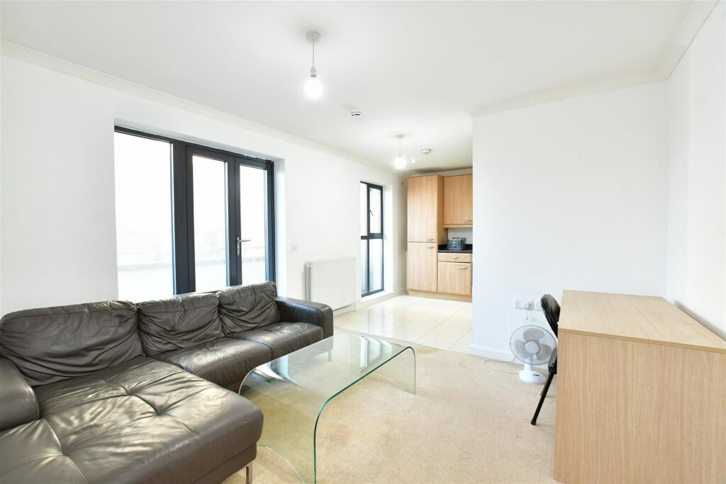 2 bedroom apartment for sale in Mill Road, Ilford, Essex, IG1