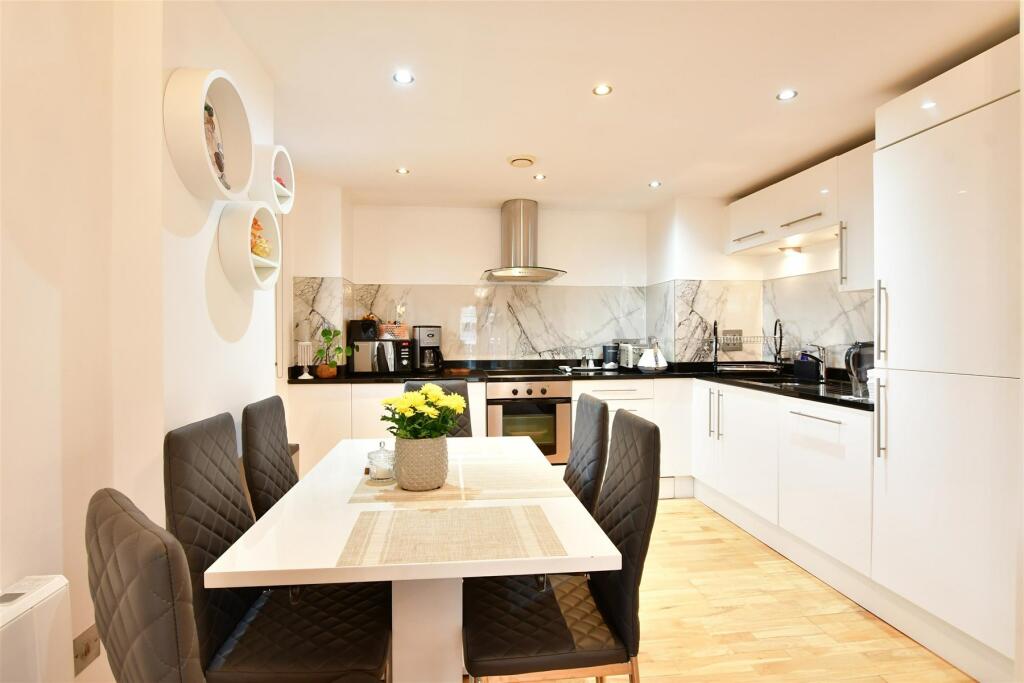 2 bedroom apartment for sale in Ilford Hill, Ilford, Essex, IG1