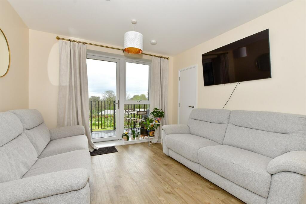 1 bedroom flat for sale in Academy Way, Loughton, Essex, IG10