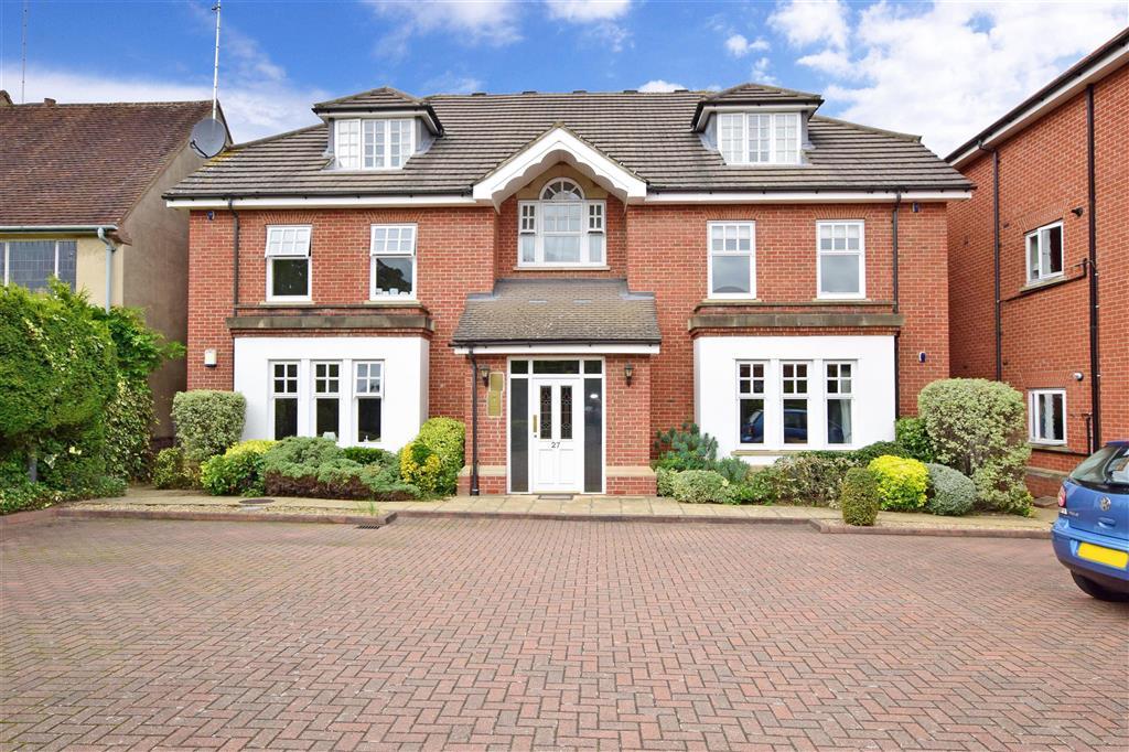 2 bedroom ground floor flat for sale in The Avenue, Wanstead, E11