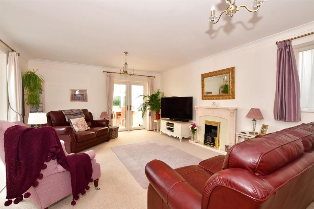 4 bedroom bungalow for sale in Harold Gardens, Wickford, Essex, SS11