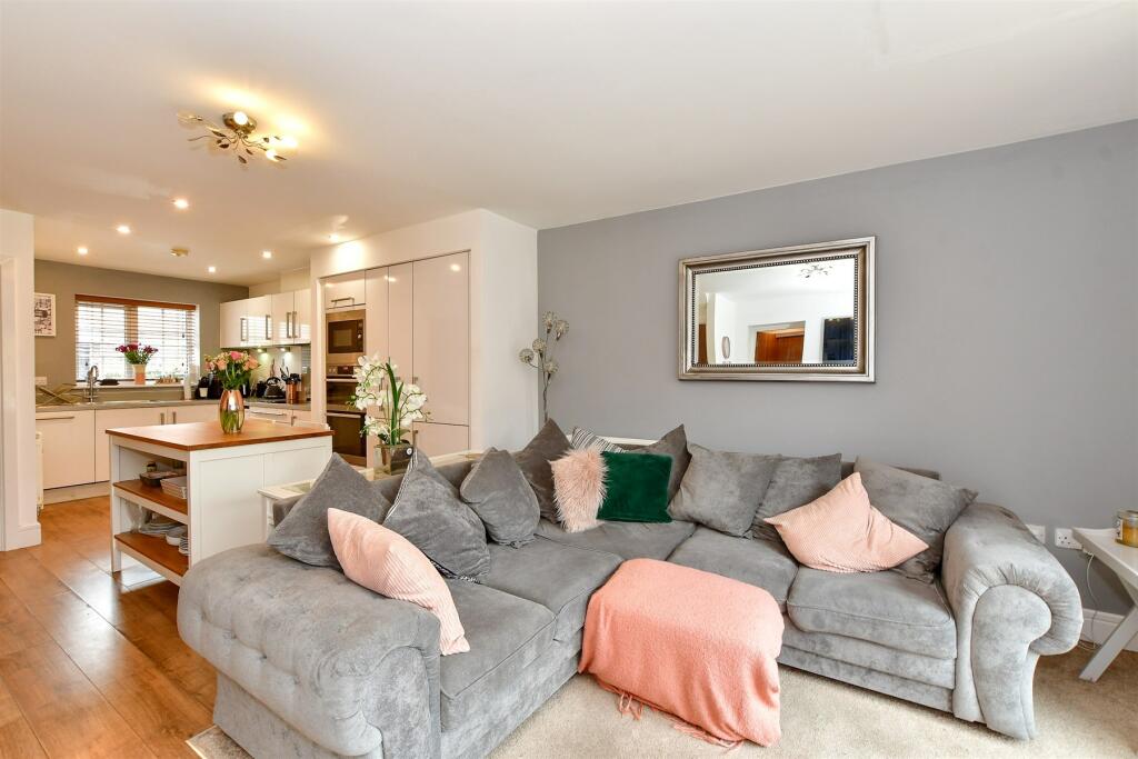 3 bedroom semidetached house for sale in Portland View, Wickford, Essex, SS11