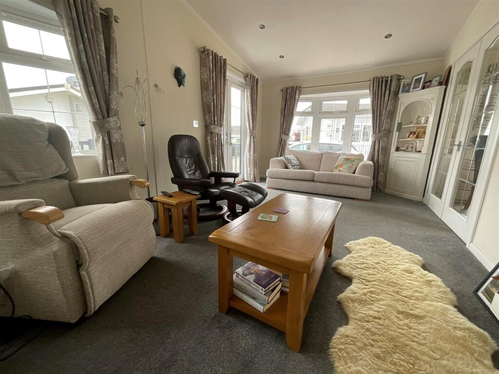 2 bedroom park home for sale in The Oaks, Battlesbridge, Wickford, Essex, SS11