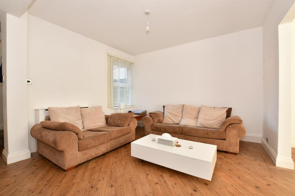 3 bedroom terraced house for sale in Upper Yarborough Road, East Cowes